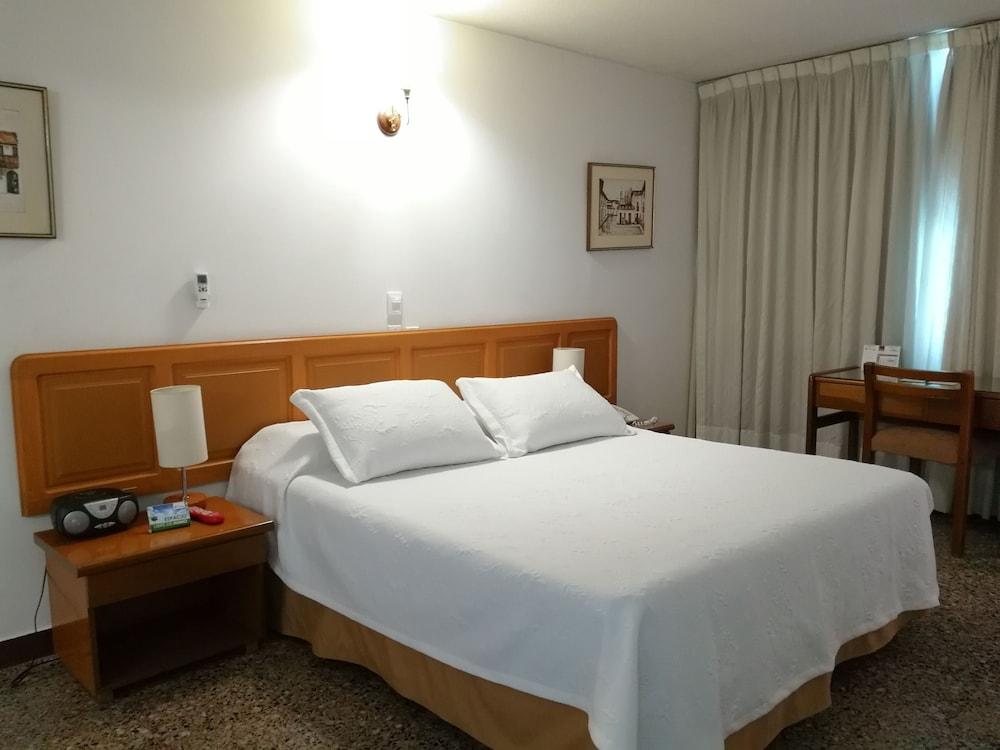 Hotel Villavicencio Plaza ภายนอก รูปภาพ