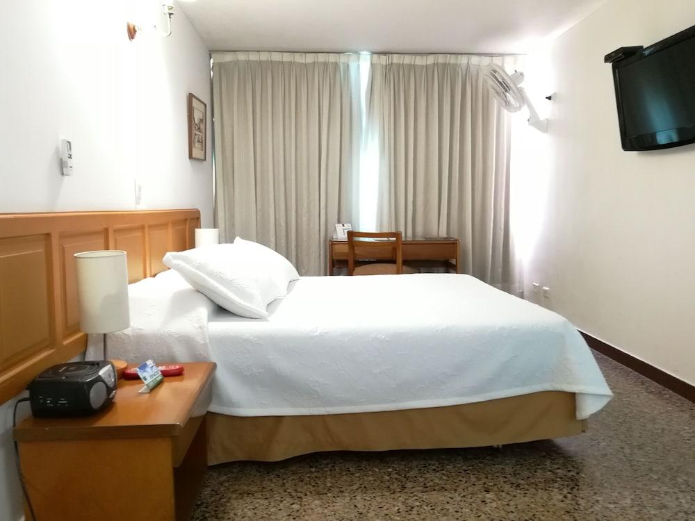 Hotel Villavicencio Plaza ภายนอก รูปภาพ