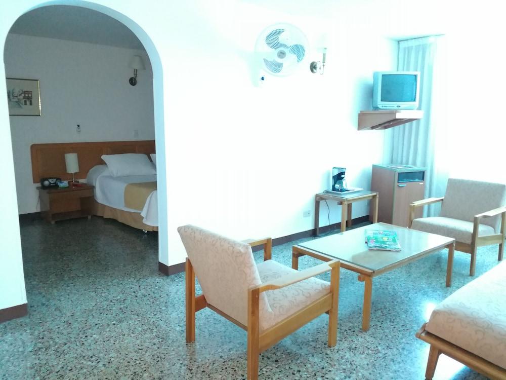 Hotel Villavicencio Plaza ภายนอก รูปภาพ