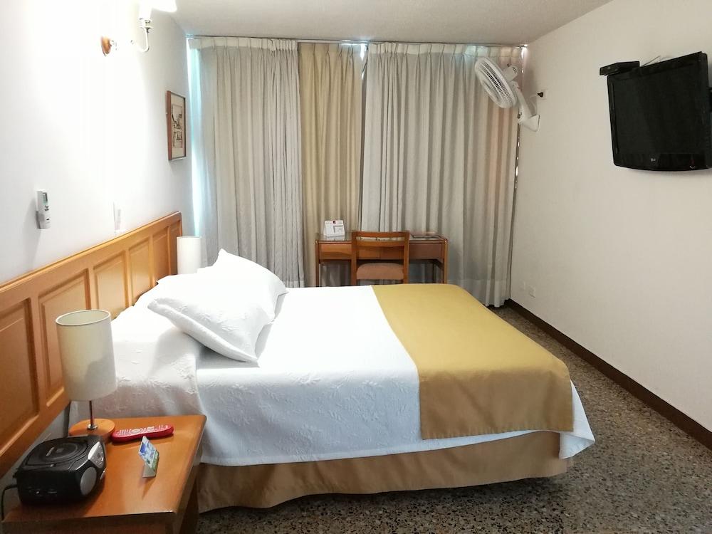 Hotel Villavicencio Plaza ภายนอก รูปภาพ