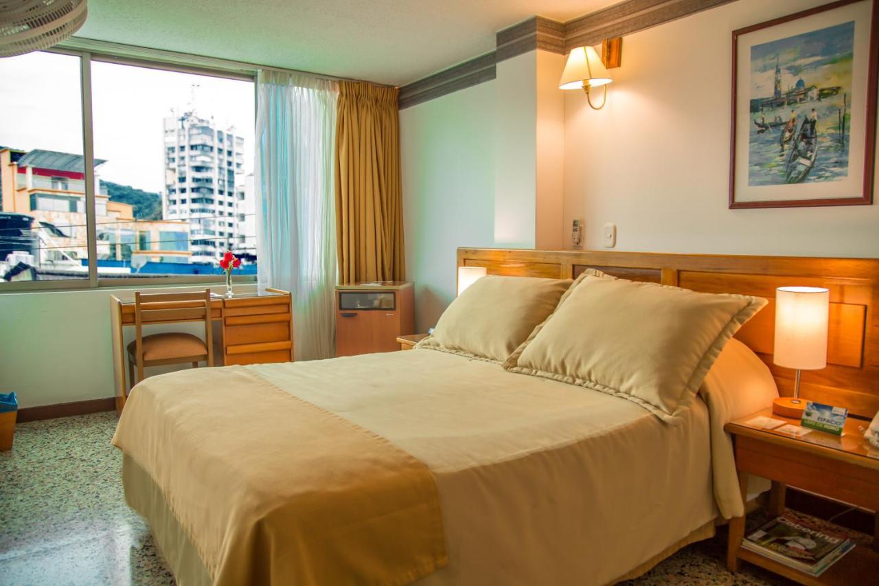 Hotel Villavicencio Plaza ภายนอก รูปภาพ