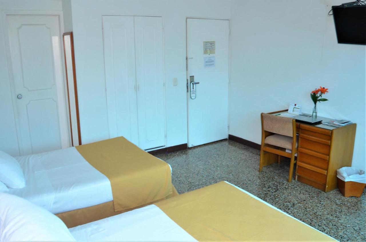 Hotel Villavicencio Plaza ภายนอก รูปภาพ