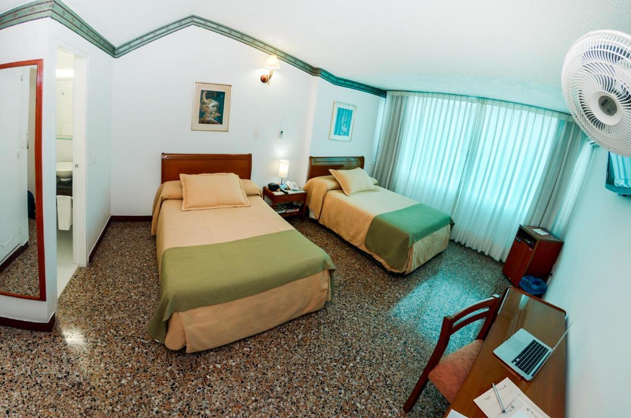 Hotel Villavicencio Plaza ภายนอก รูปภาพ